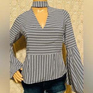 Form fitted flare sleeve top🤍💙✨